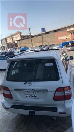 تۆیۆتا لاند کروزەر